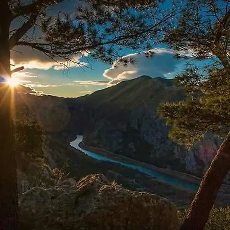 Judita Omiš Buitenkant foto